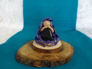 Magicienne violette avec son Obsidienne noire