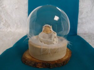 Elfe blanche sous cloche avec Géode de Cristal