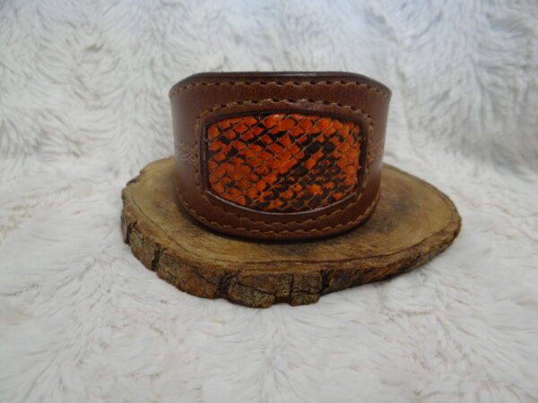 Bracelet en cuir insert cobra