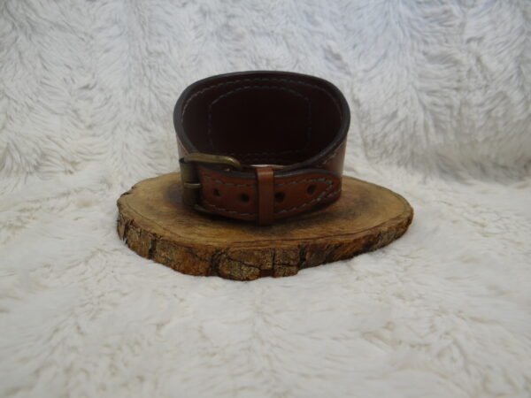Bracelet en cuir insert cobra