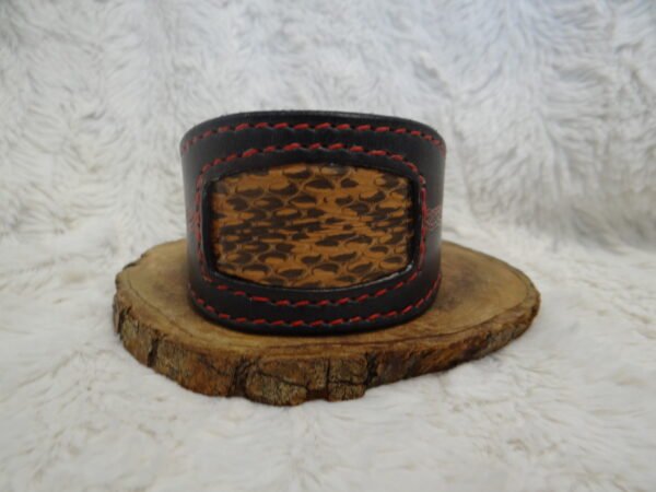 Bracelet en cuir insert cobra