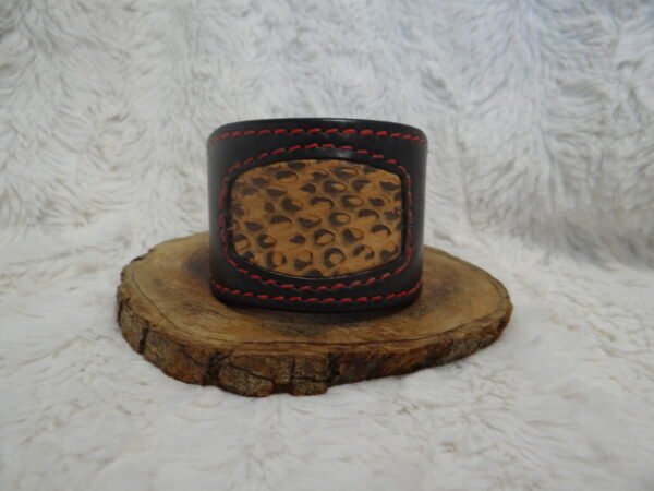 Bracelet en cuir insert cobra