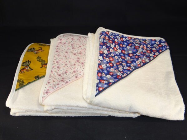 DSC01283 Cape de bain pour bébé par JM COUDRE