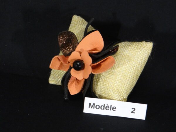 DSC01914 Bracelets "fleuris" en cuir