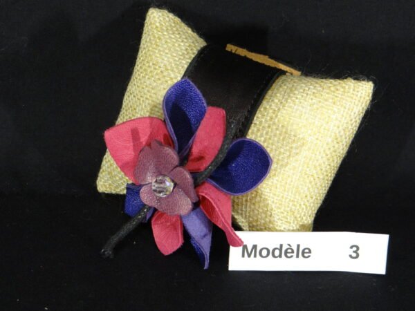DSC01917 Bracelets "fleuris" en cuir