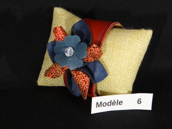 DSC01929 Bracelets "fleuris" en cuir
