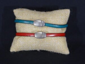 DSC01997 Bracelets en cuir simples et discrets