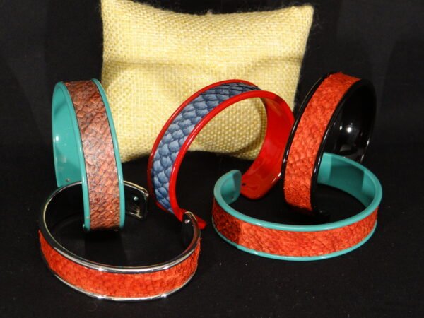 DSC02016 Bracelets manchettes en cuir de poisson