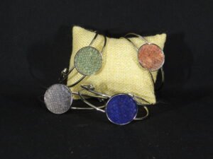 DSC02023 Bracelets manchettes jonc semi-ouvert et cuir de poisson