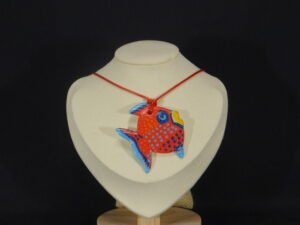 DSC02064 Colliers pendentif poisson en porcelaine