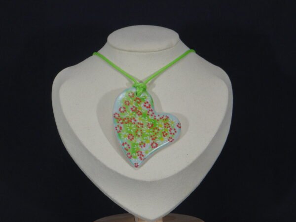 DSC02069 Colliers pendentif coeur tordu en porcelaine