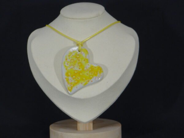 DSC02072 Colliers pendentif coeur tordu en porcelaine