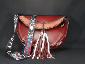 DSC02084 Sac besace grand format en cuir artisanal