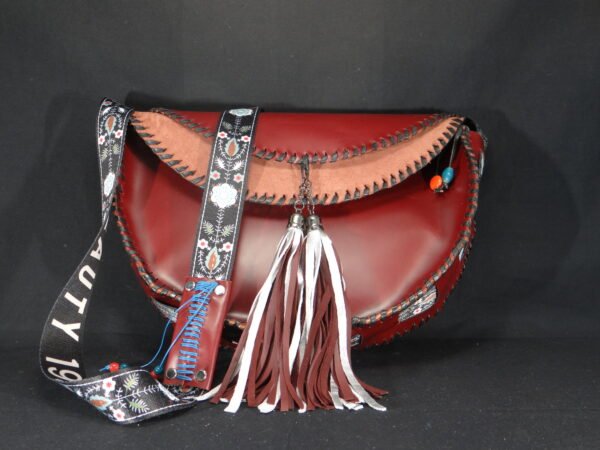 DSC02084 Sac besace grand format en cuir artisanal