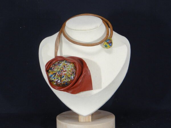 DSC02092 Colliers en cuir et argile peints à la main - Modèle "Floral"