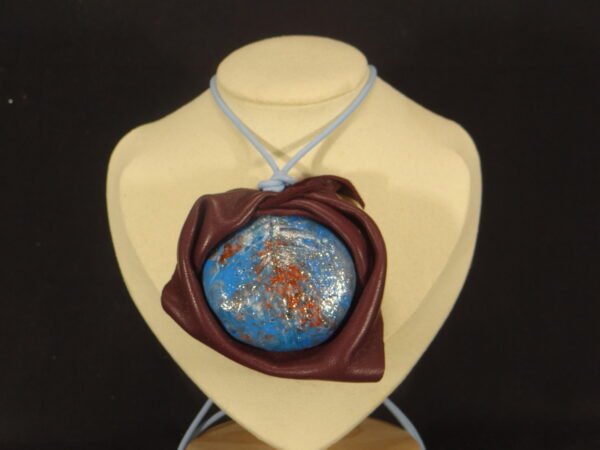 DSC02096 Colliers en cuir et argile peints à la main - Modèle "Floral"