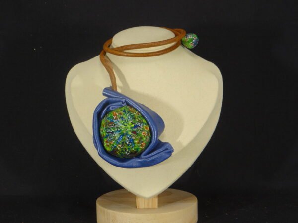 DSC02100 Colliers en cuir et argile peints à la main - Modèle "Floral"