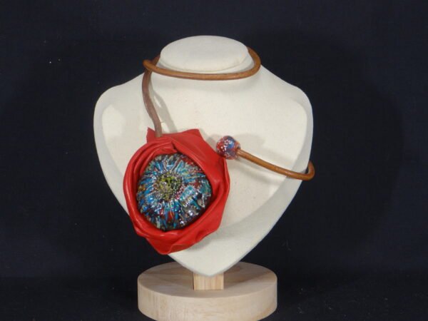 DSC02101 Colliers en cuir et argile peints à la main - Modèle "Floral"