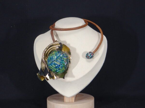 DSC02105 Colliers en cuir et argile peints à la main - Modèle "Floral"