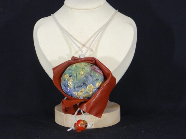 DSC02110 Colliers en cuir et argile peints à la main - Modèle "Floral"