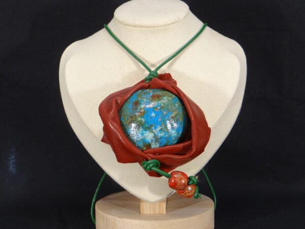 DSC02133 Colliers en cuir et en argile peints à la main - Modèle "Galaxie"