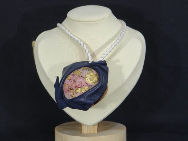 DSC02136 Colliers en cuir et en argile peints à la main - Modèle "Galaxie"