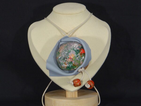 DSC02137 Colliers en cuir et en argile peints à la main - Modèle "Végétal"