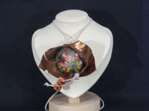 DSC02143 Colliers en cuir et en argile peints à la main - Modèle "Végétal"