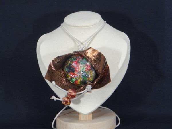 DSC02143 Colliers en cuir et en argile peints à la main - Modèle "Végétal"