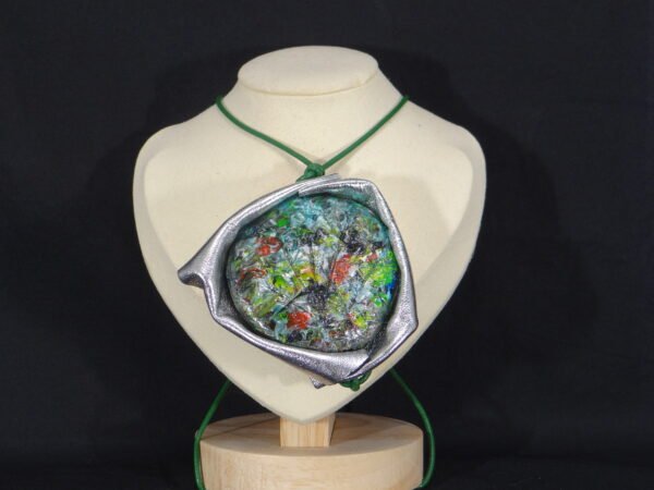 DSC02144 Colliers en cuir et en argile peints à la main - Modèle "Végétal"