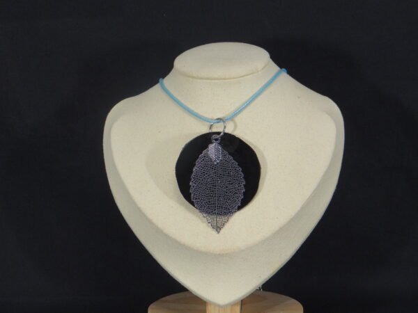 DSC02151 Colliers avec rond en cuir et breloque