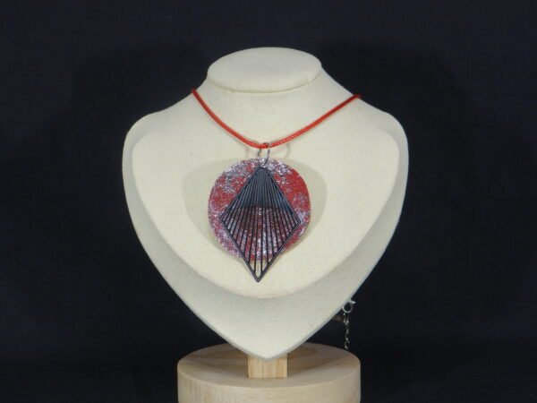 DSC02158 Colliers avec rond en cuir et breloque