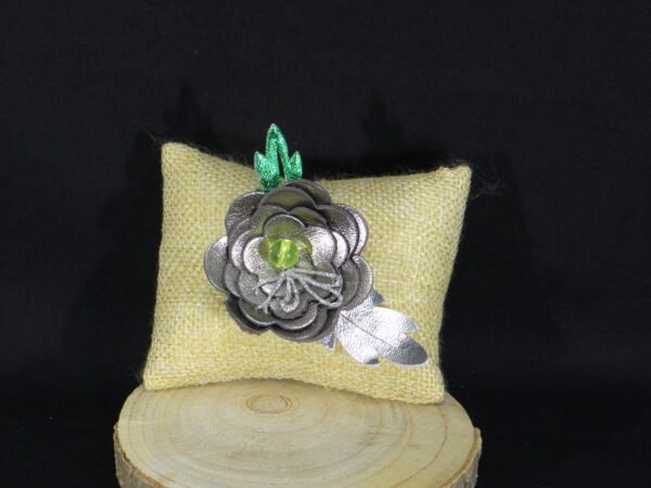 DSC02181 Broches en cuir véritable et uniques