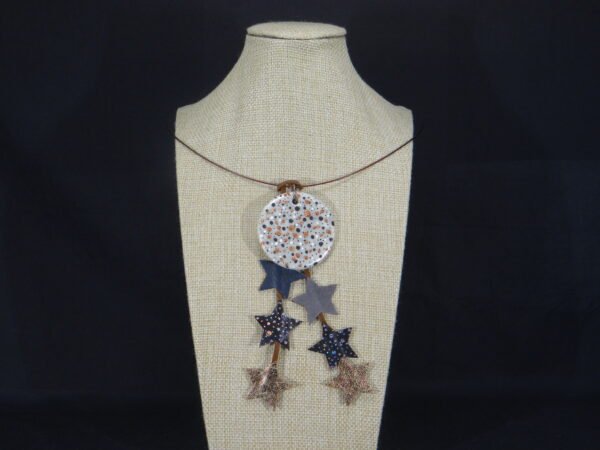 DSC02186 Colliers en porcelaine et cuir - Modèles "étoiles"