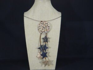 DSC02190 Colliers en porcelaine et cuir - Modèles "étoiles"