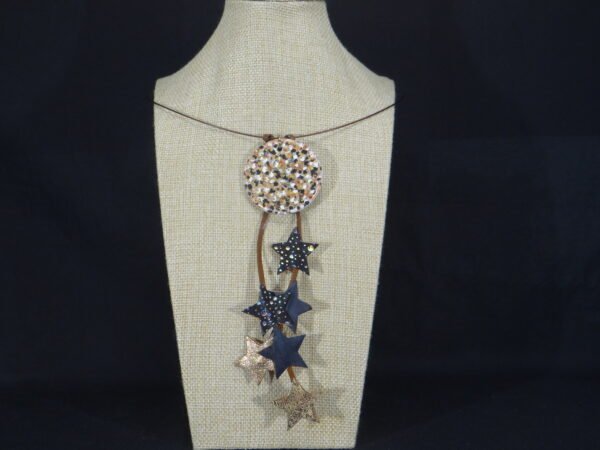 DSC02190 Colliers en porcelaine et cuir - Modèles "étoiles"