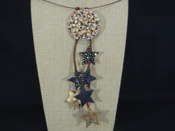 DSC02191 Colliers en porcelaine et cuir - Modèles "étoiles"