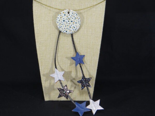 DSC02193 Colliers en porcelaine et cuir - Modèles "étoiles"