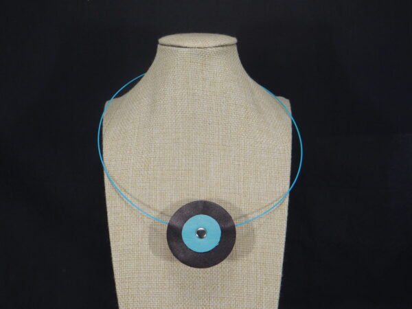 DSC02194 Colliers cuir et acier style Vintage