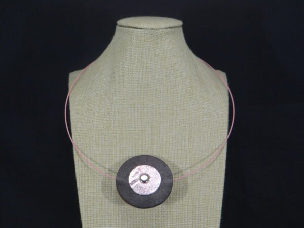 DSC02196 Colliers cuir et acier style Vintage