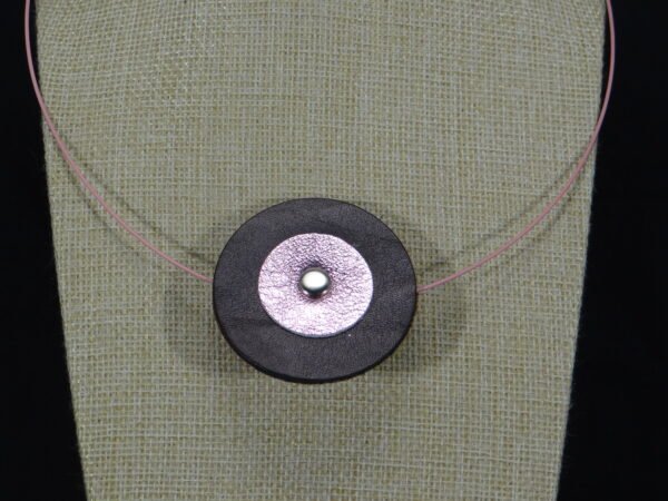 DSC02201 Colliers cuir et acier style Vintage