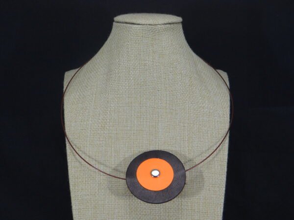 DSC02204 Colliers cuir et acier style Vintage