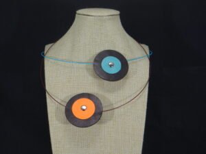 DSC02206 Colliers cuir et acier style Vintage