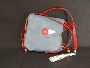 DSC02311 Petit sac bandoulière en cuir bleu et rouge