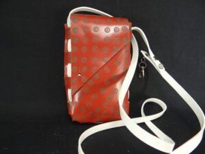 DSC02319 Pochette bandoulière en cuir rouge bordeaux